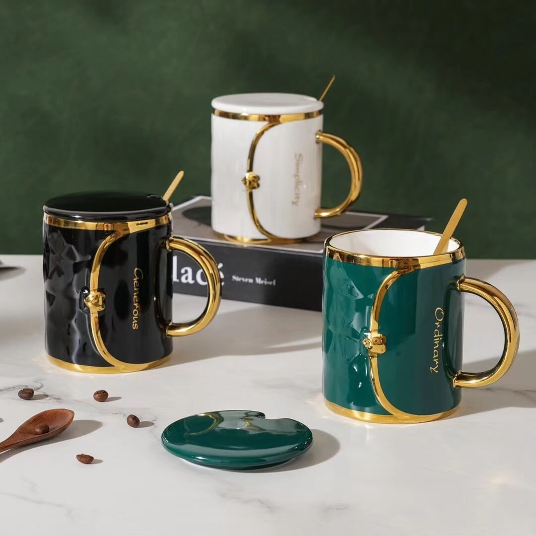 Gold-plated handbag, ceramic mug details Picture
