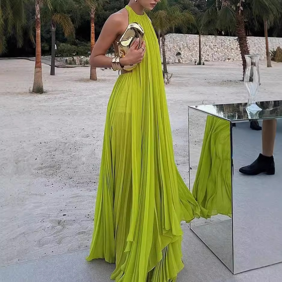 2024 Summer New fashion and casual European and American export independent station off-the-shoulder sleeveless solid color pleated two-piece set Application Scenario