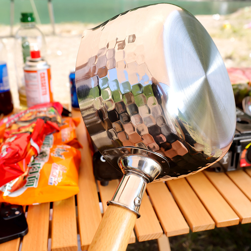 Zibo barbecue Outdoor convenient camping single-handle pot, food-grade 304 stainless steel camping snow flat pot, milk pot and soup pot Application Scenario