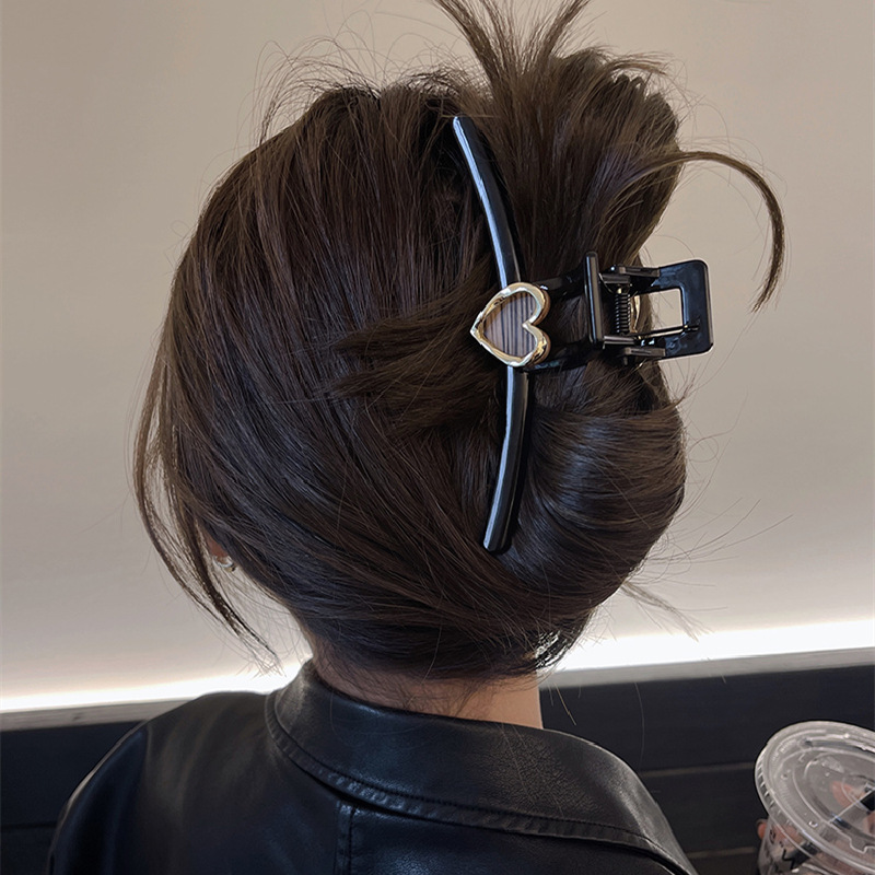 Temperament Advanced Sense 2023 Love Acrylic Hair Clip New Simple Everything Shark Clip French Clip Headwear Application Scenario