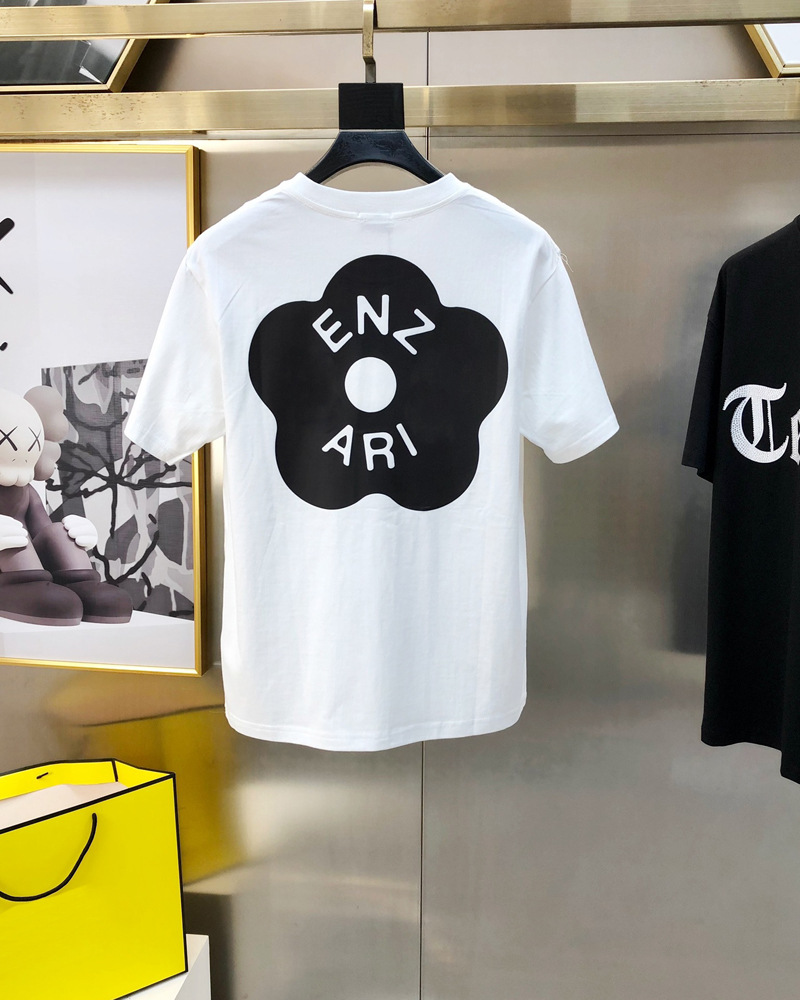 The new summer collection of black and white round-neck couple short-sleeved T-shirts with lettered crabapple flower prints for the European station is versatile, casual and sporty Application Scenario