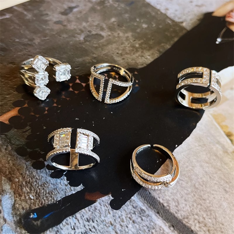 فالكوريون يصممون خواتم مصغرة من معجون الزكون Item Picture