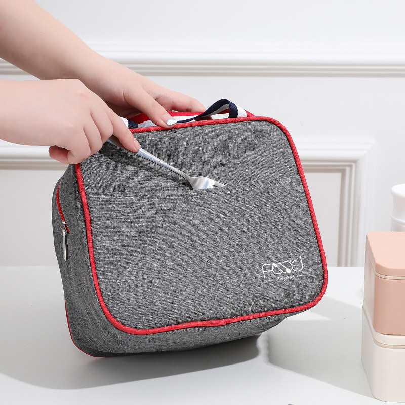 Cross-border cationic Oxford cloth ice pack, simple lunch bag, student portable ice pack, handbag, square lunch bag Application Scenario