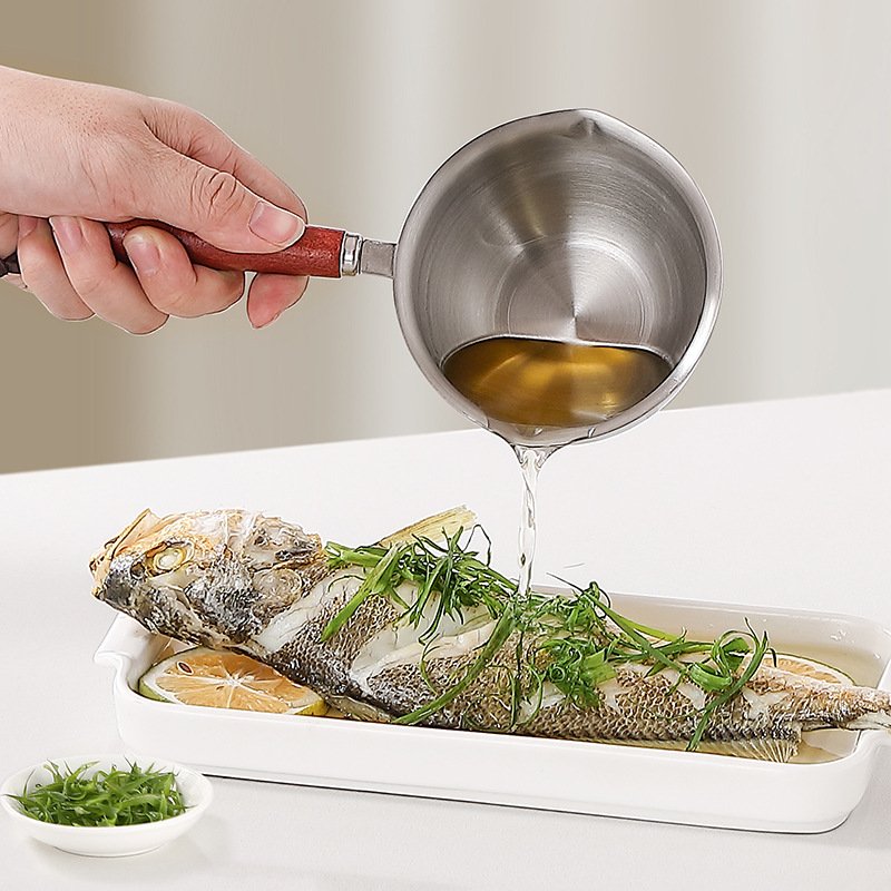 Thickened stainless steel oil-pouring small pot, kitchen oil-pouring pot, flat bottom hot oil pouring small pot, mini baby food oil-pouring small pot details Picture