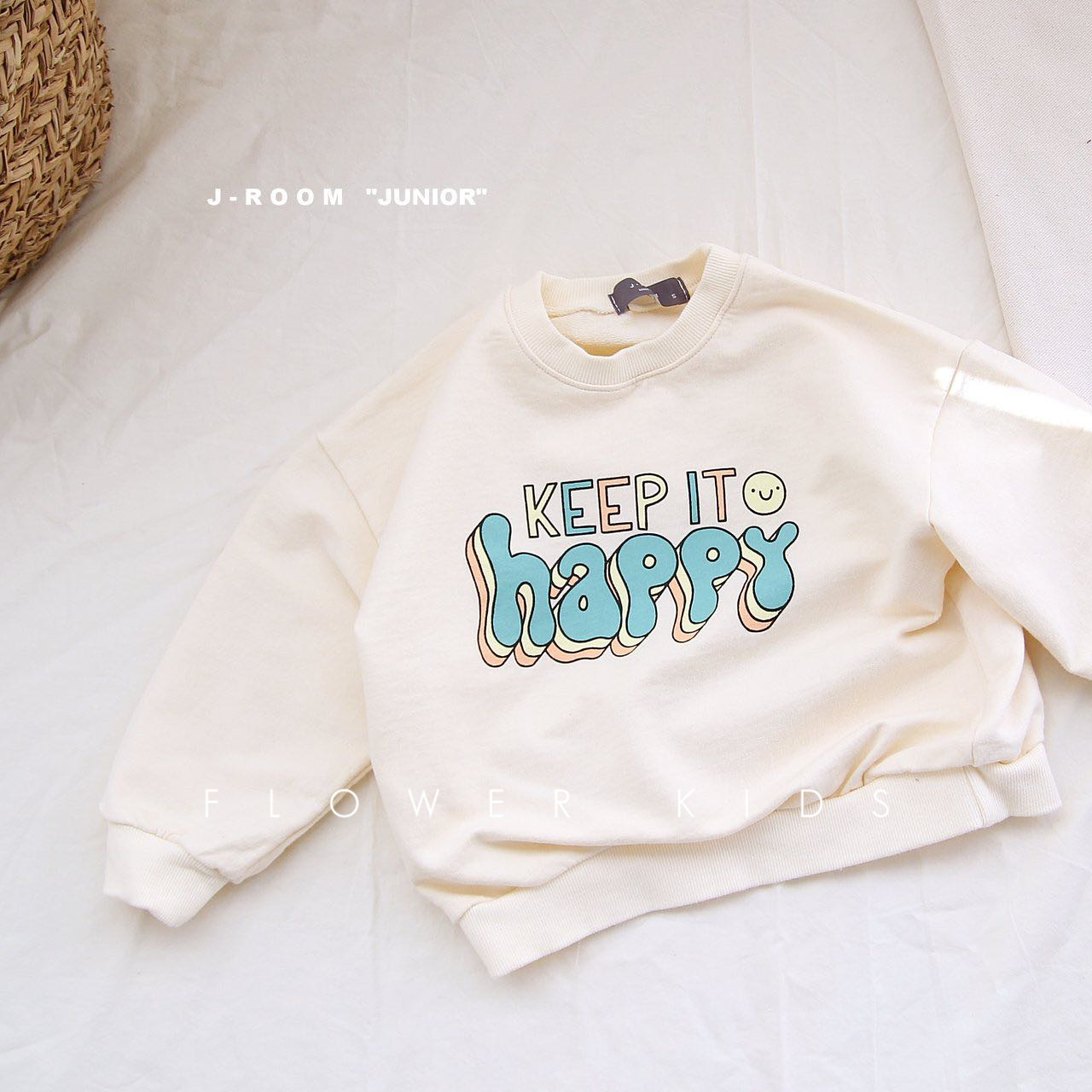 Korean children's clothing 2022 Spring and Autumn new collection: Children's graffiti letter loose cotton versatile hoodie base layer, long-sleeved trendy Item Picture