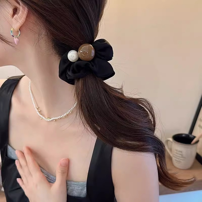 Simple pearl large intestine hair band headband 2025 new style rubber band women's hair tie, elegant leather case, high appearance level hair band details Picture