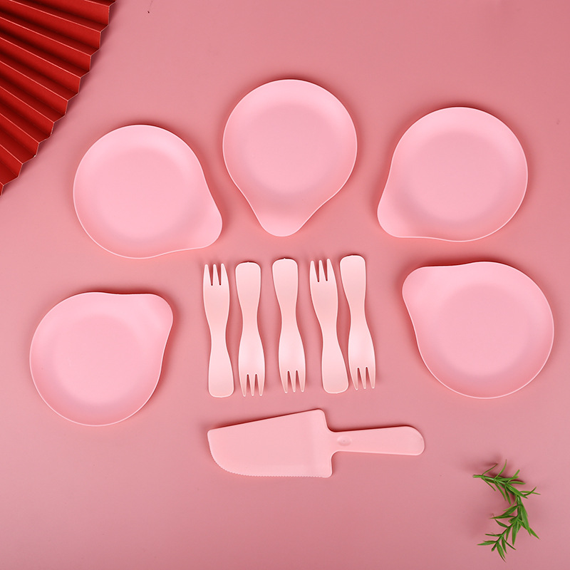 Customized colored birthday cake knife and fork plates, disposable knife and fork water drop plates, tableware, baking and pastry sets wholesale Application Scenario