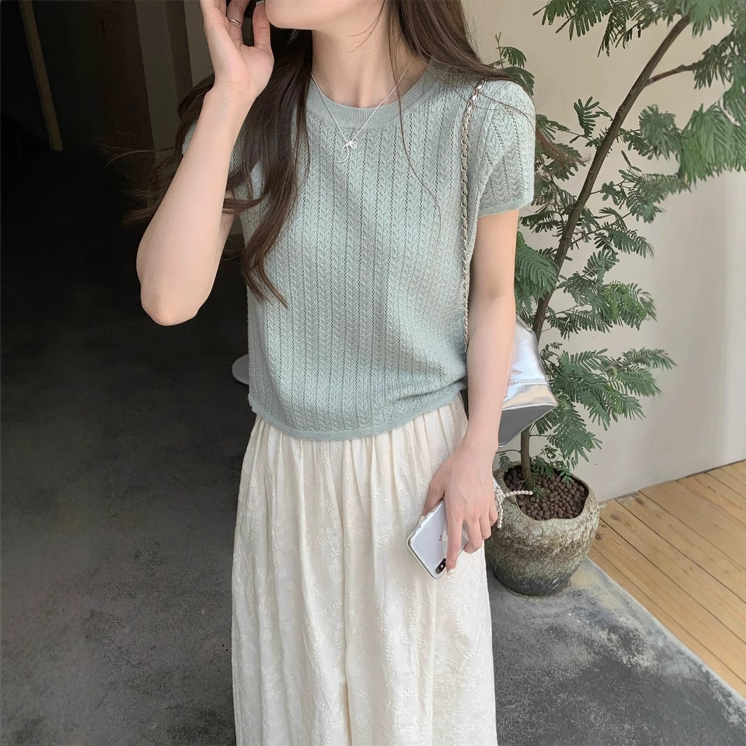 Shoulder-hollowed-out Korean-style knitted sweater, short-sleeved for women, Spring/Summer 2025 design sense, short base layer, round-neck top, thin style Specification image