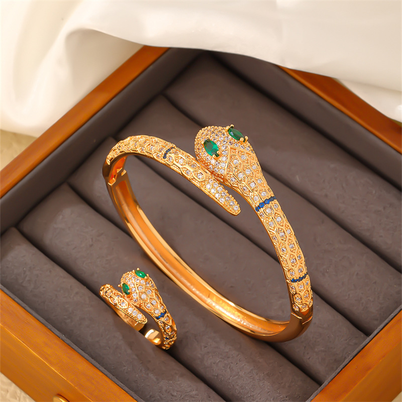 Snake-shaped jewelry set, Kashi accessories, European and American cross-border full-diamond zircon bracelet ring, European and American fashionable and personalized heavy industry Specification image