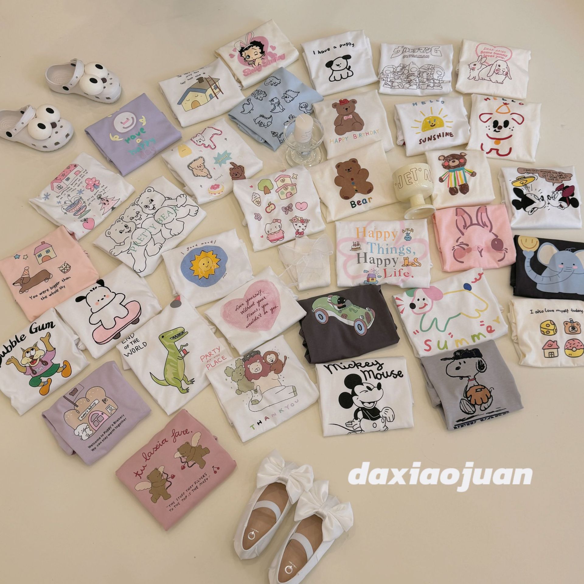 In stock, 24 new summer children's multi-color cartoon tops, short-sleeved base T-shirts, boys' and girls' clothing in large rolls Application Scenario