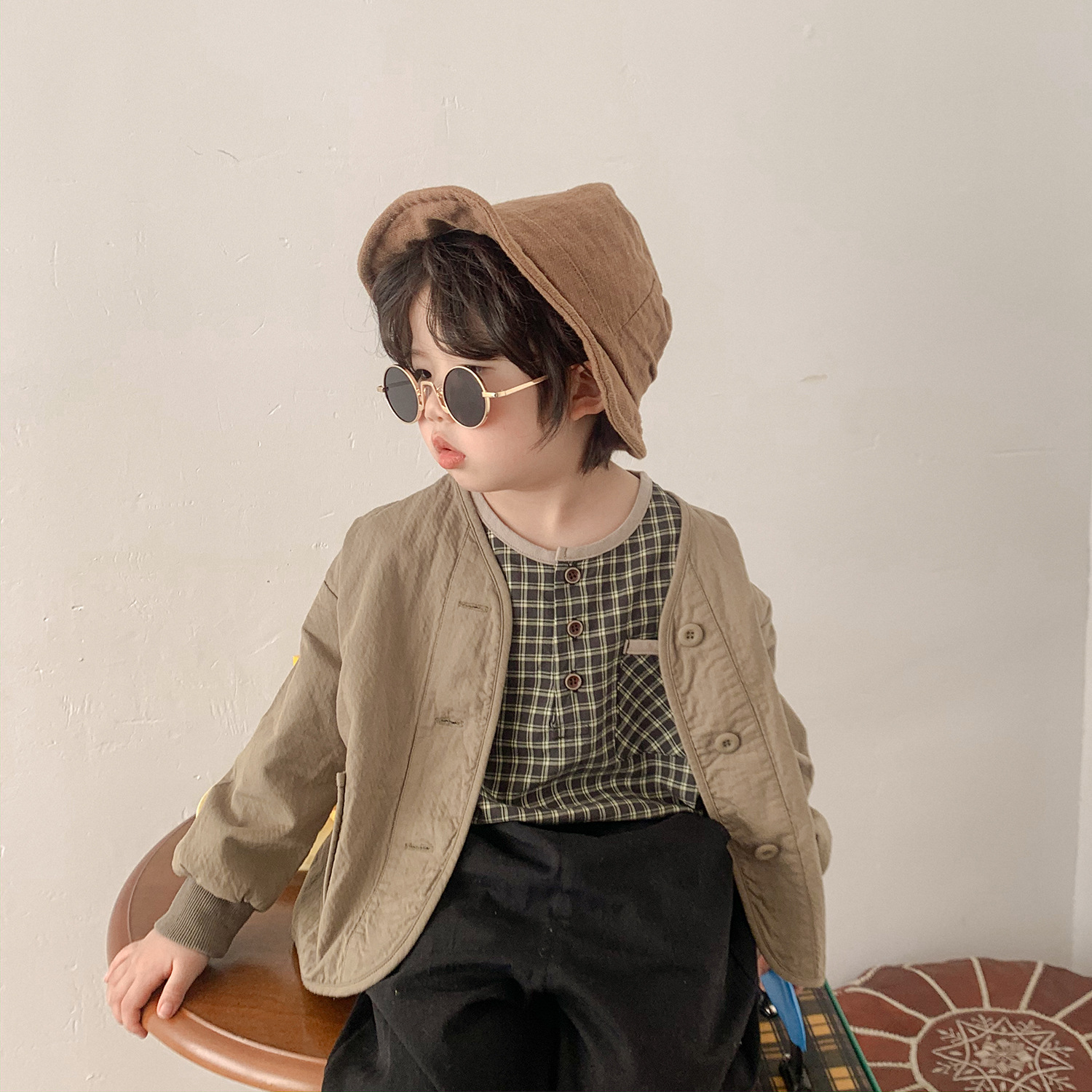 For the Spring and autumn of 2024, solid-color short jackets for children, a literary style for both boys and girls, and a small cardigan with a Japanese style as outerwear are all trendy Specification image