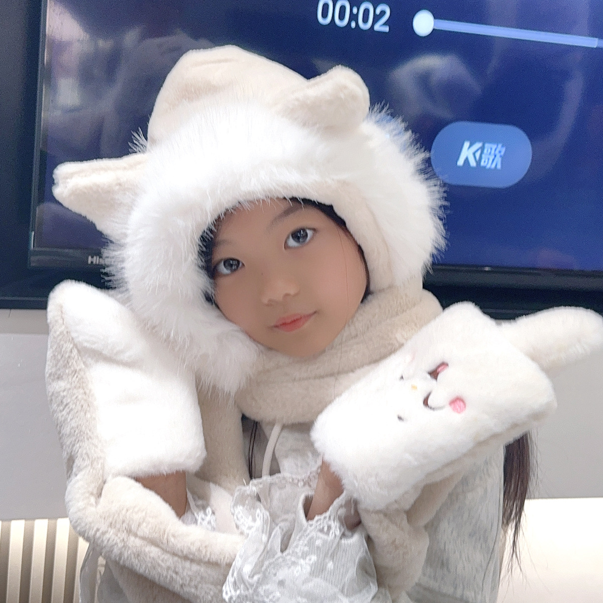 The 2024 winter new three-piece hat set for girls is cute, cartoon, warm and plush. It's an integrated, beautiful and fashionable hat Specification image