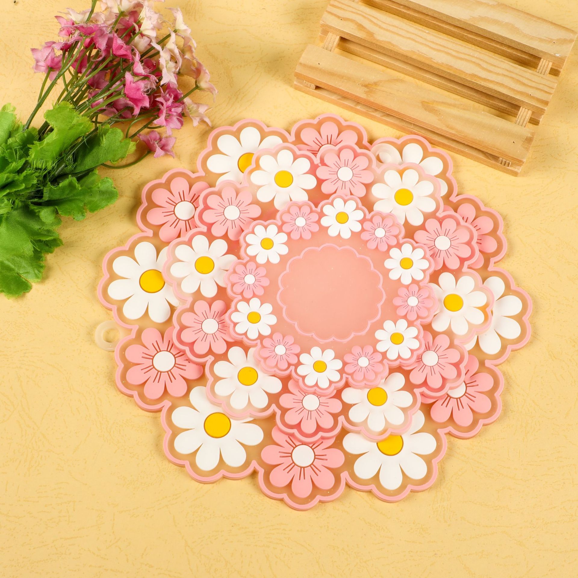 Creative household silicone heat insulation pads, pvc flower table MATS, high-temperature resistant and anti-slip pot MATS, bowl MATS and cup MATS in stock Application Scenario