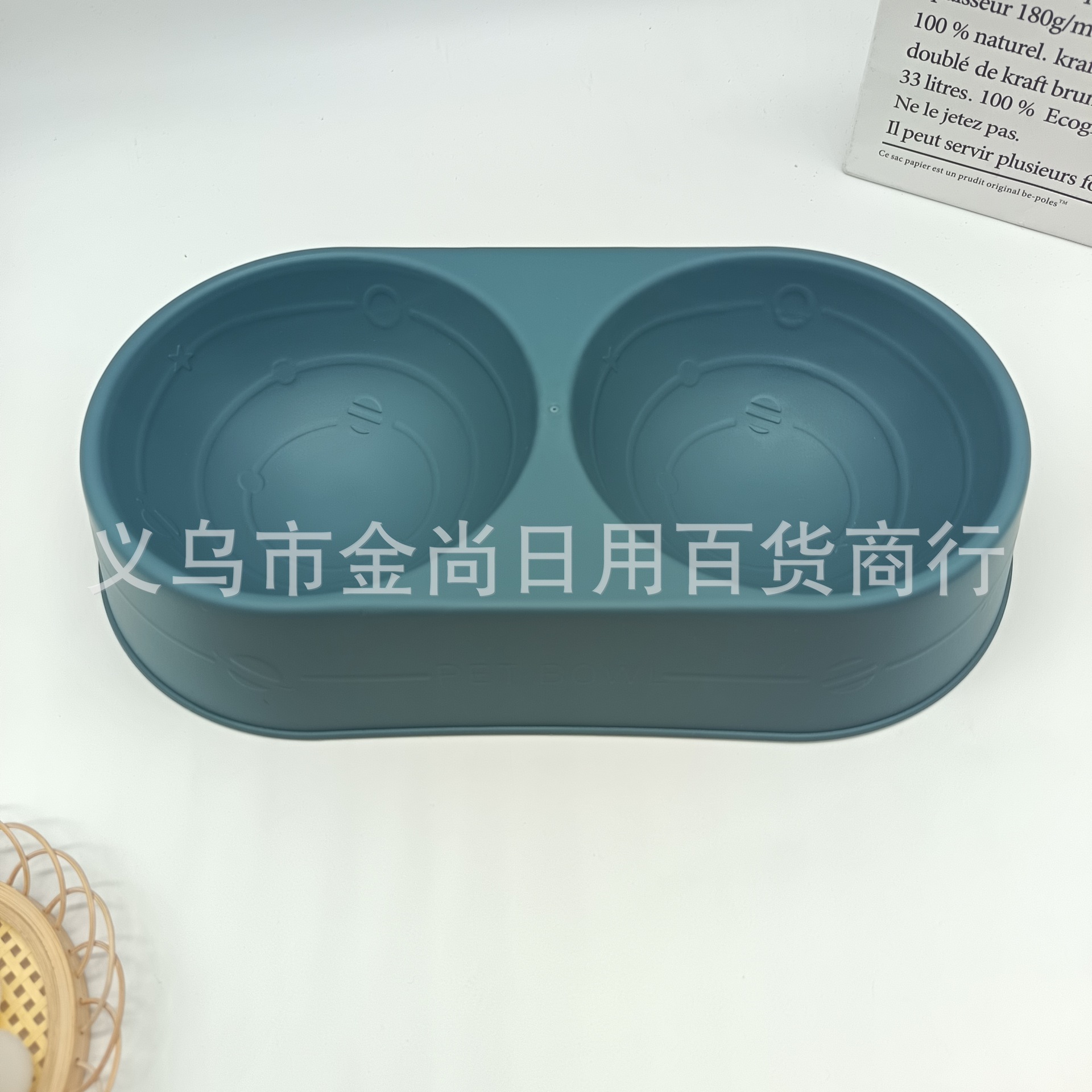Wholesale of cross-border candy-colored pet oval double bowls, cat water bowls, plastic dog bowls, anti-knock dog basins, and pet supplies Application Scenario