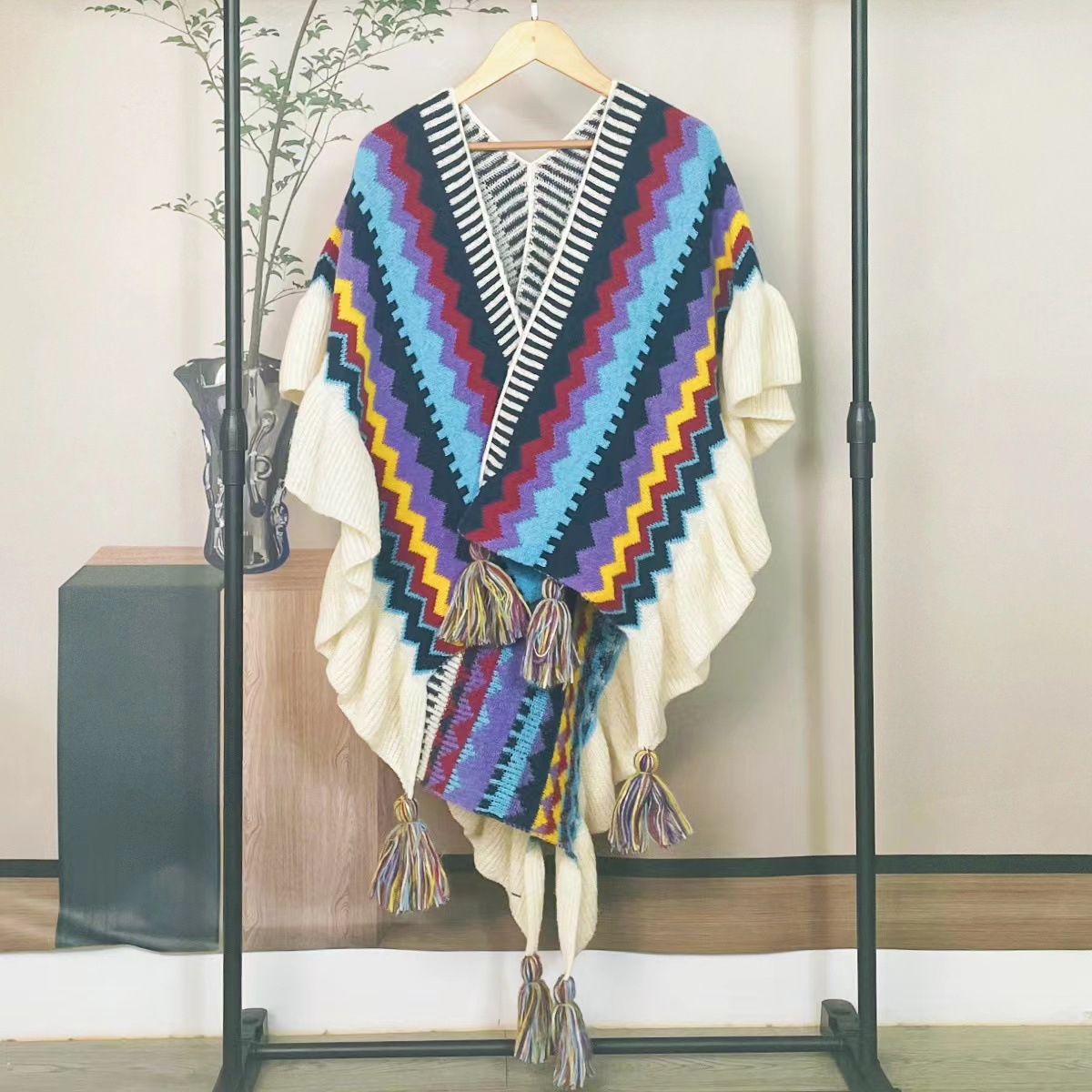 Bohemian travel Muerbian ethnic style shawl 2023 New style cape Retro tassel Cape Scarf wholesale Application Scenario
