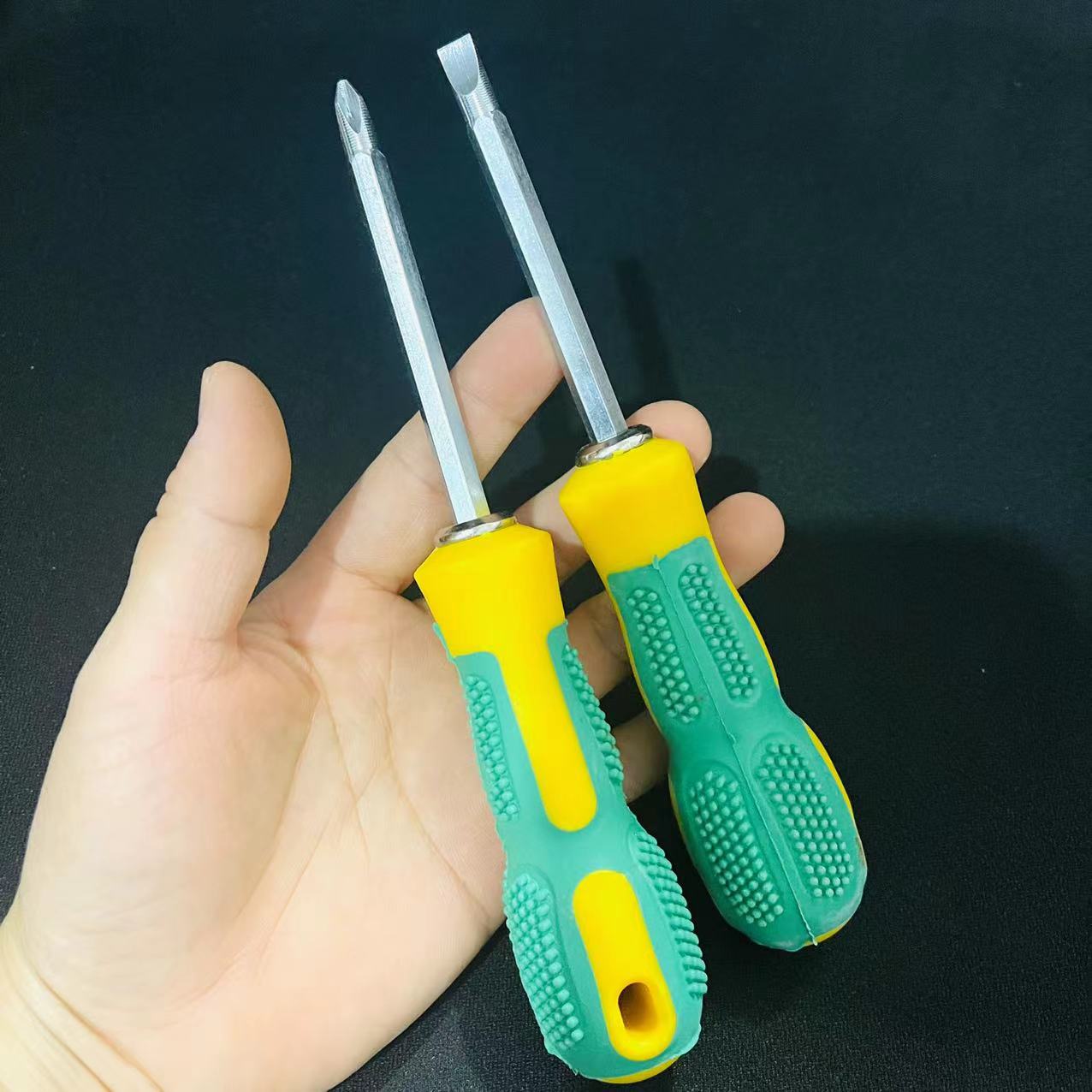 Screwdriver with magnetic dual-use cross one character plum combination set with magnetic 1 yuan 2 yuan wholesale Item Picture
