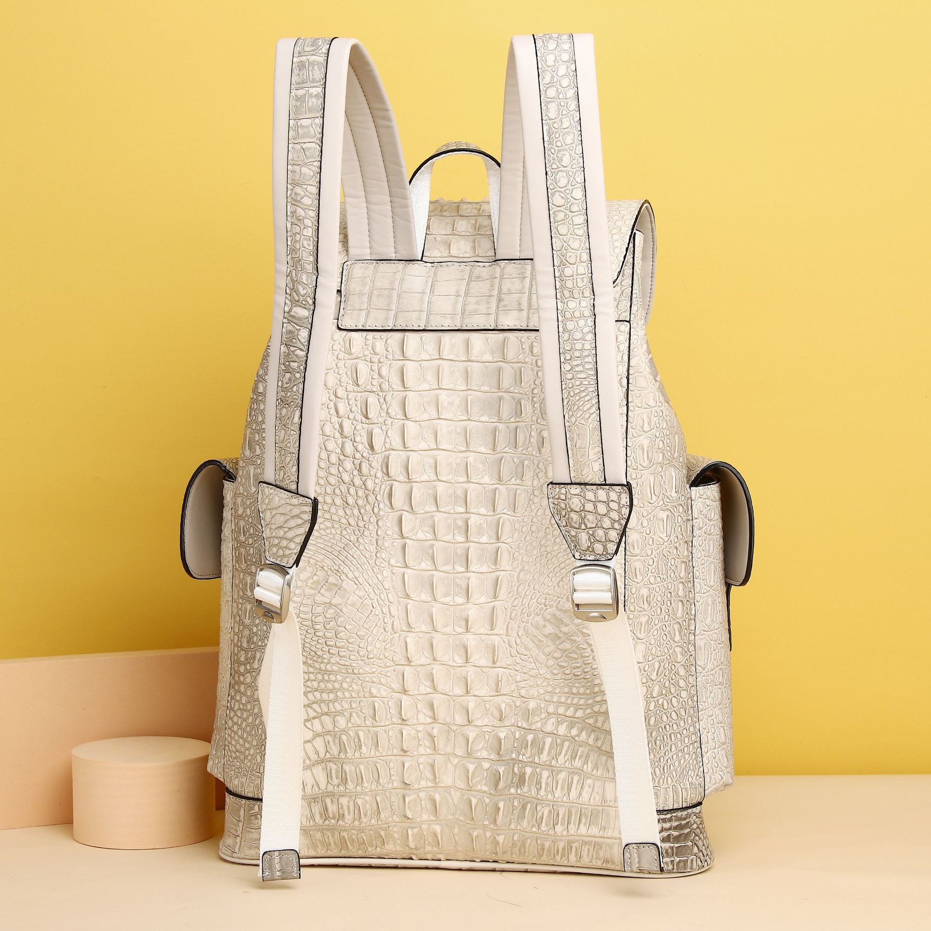 Crocodile bone pattern backpacks, large-capacity genuine leather backpacks, outdoor travel bags, high-end fashionable men's and women's trendy bags factory Specification image