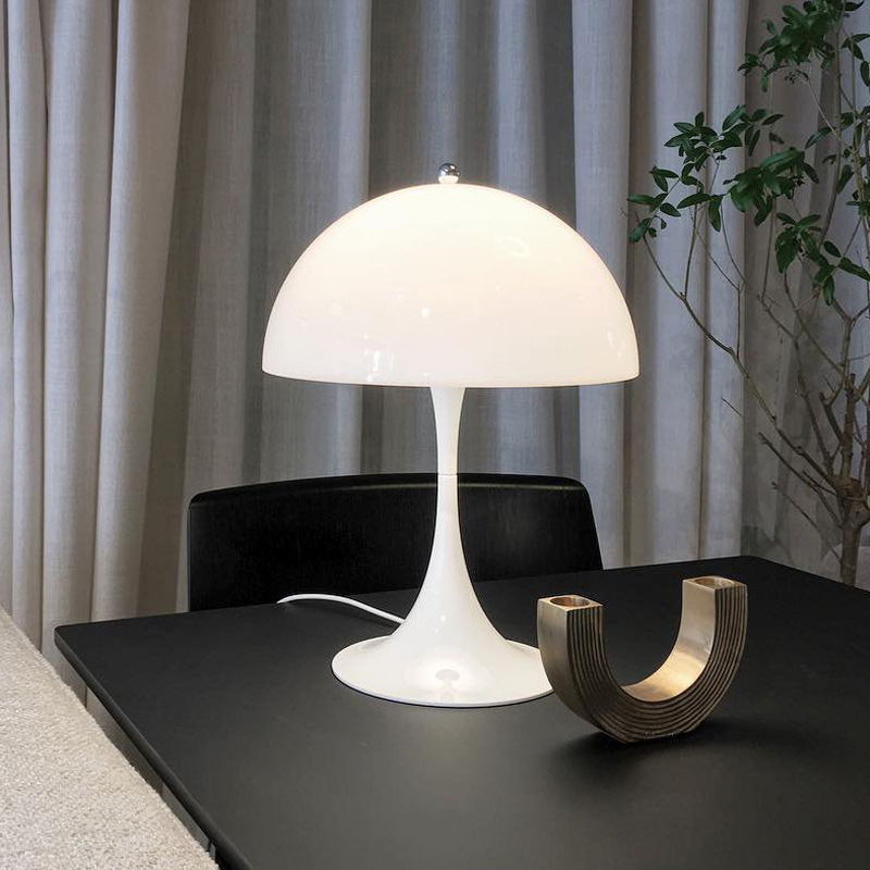 Designer's bedroom bedside table lamp, Danish decorative atmosphere, Nordic personality and simplicity, living room and study, mushroom floor lamp Application Scenario
