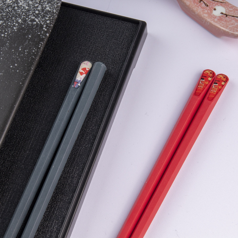 Pointed-pointed Japanese-style chopsticks made of alloy, one per person, household serving, fingernail chopsticks for cooking, sushi restaurants, DIY wholesale available Application Scenario