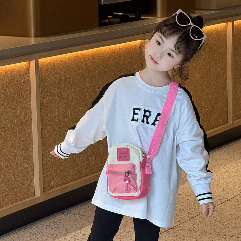 Stylish letter single-shoulder bag for boys and girls, mini and cute outdoor travel baby coin purse, new foreign trade children's bag details Picture