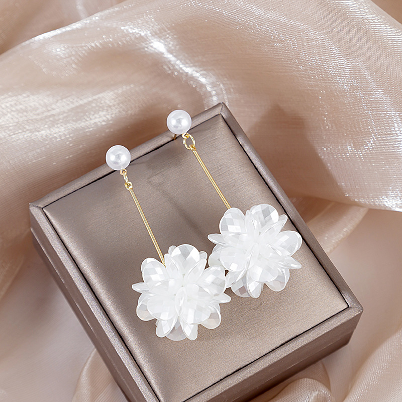 Silver needle fresh pearl flower earrings pure and elegant elegant white girl sweet elegant earrings personality earrings