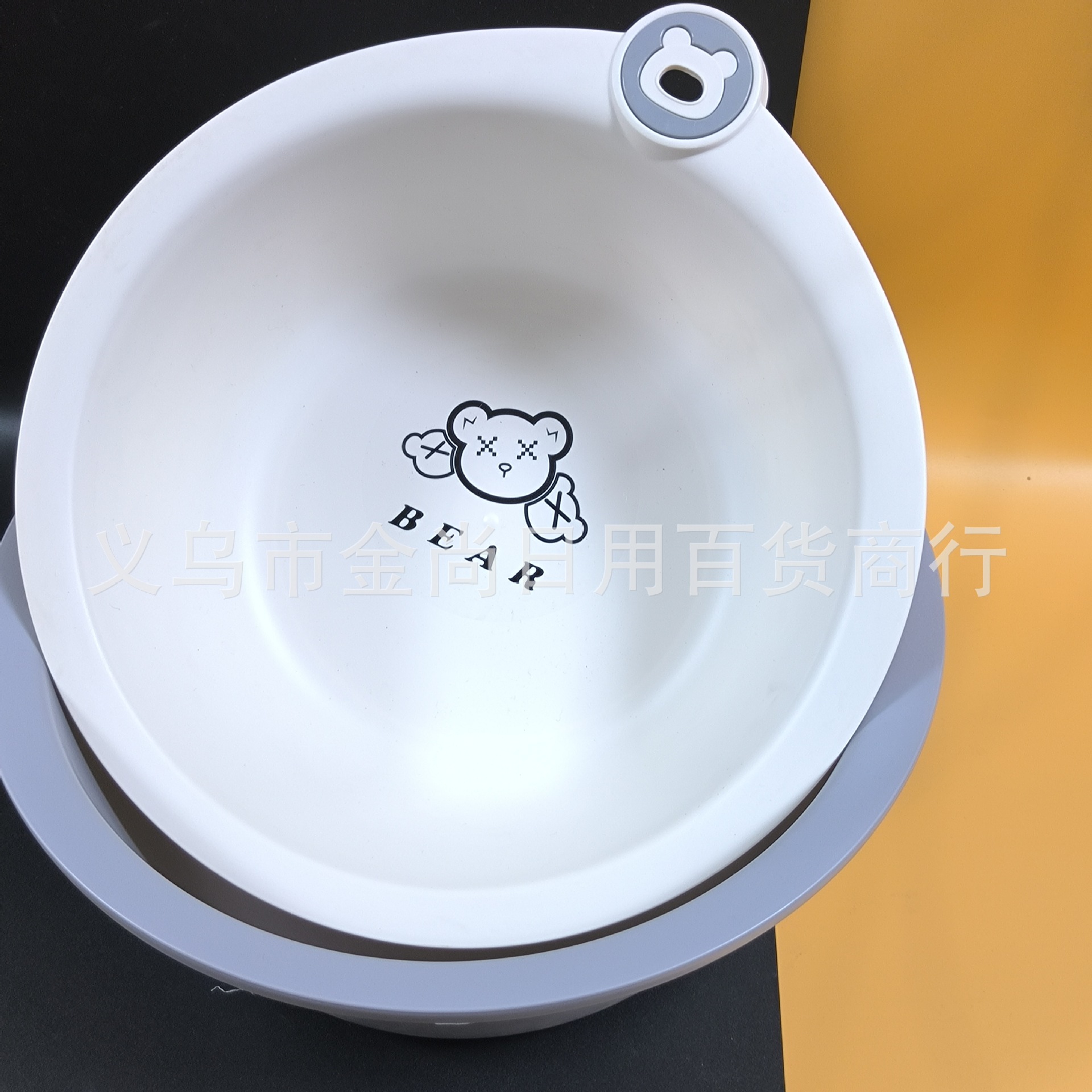 Cool Bear Series fashionable washbasins for students, home use, dormitories, hanging washbasins for washing faces, feet and bottoms full figure