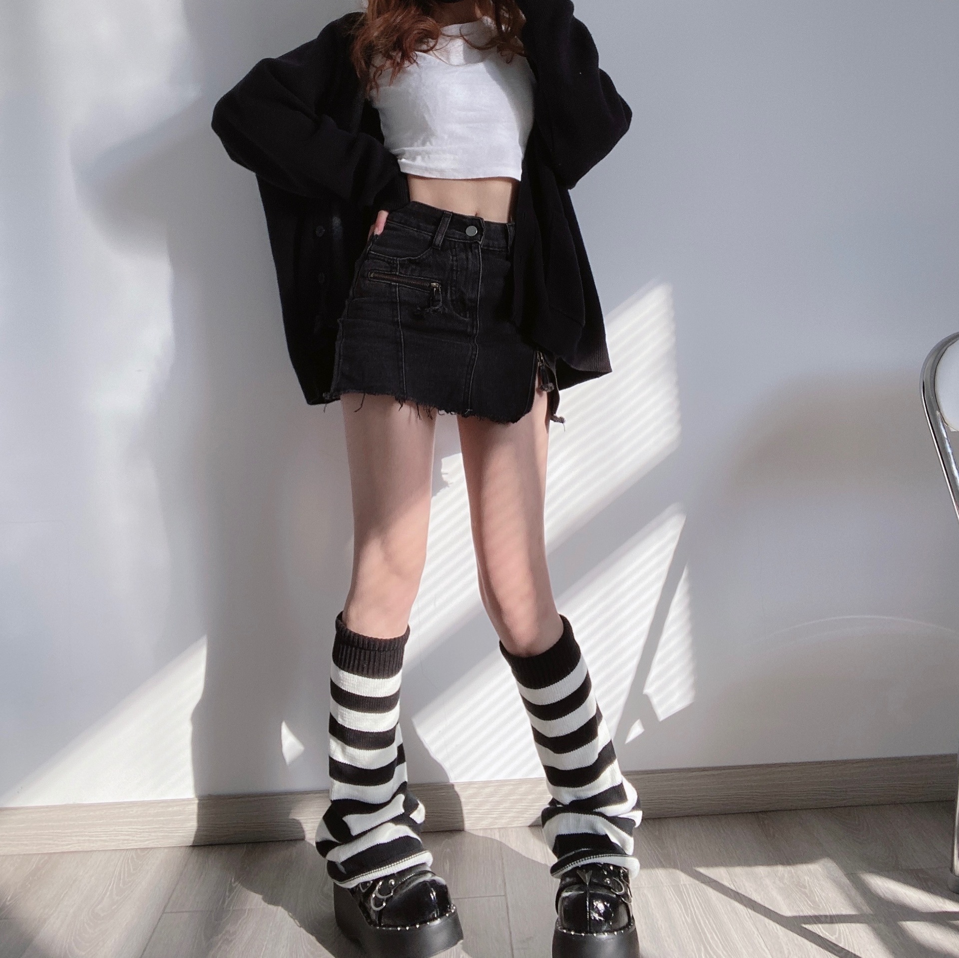 Autumn and winter retro American-style black and white striped warm woolen loose wide-leg sock, Harajuku style jk hot girl leg cover