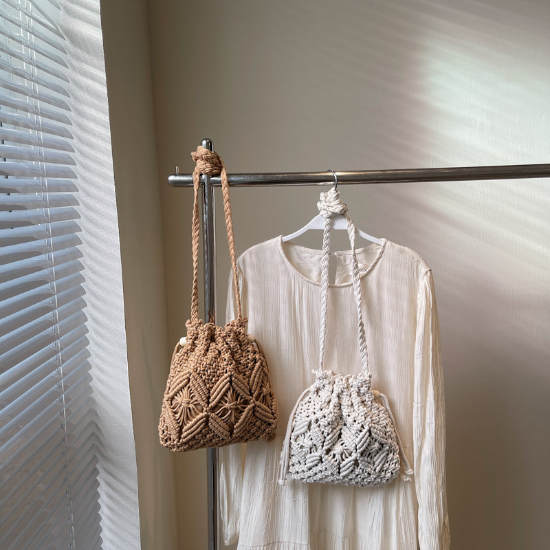 2025新款时尚小众设计编织草编包包女潮流斜挎水桶包海边沙滩包