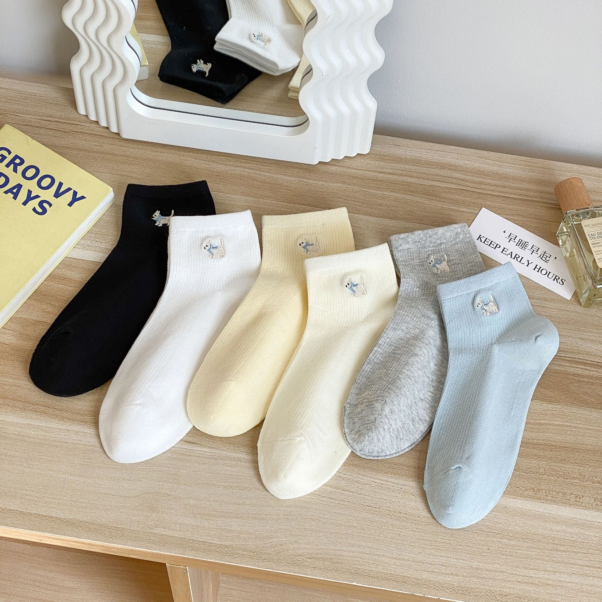 One-piece consignment of socks from the street stall: Little dog embroidered short socks for women in spring and summer, thin cotton socks with mesh, sweat-absorbing and breathable, simple solid color cartoon short socks