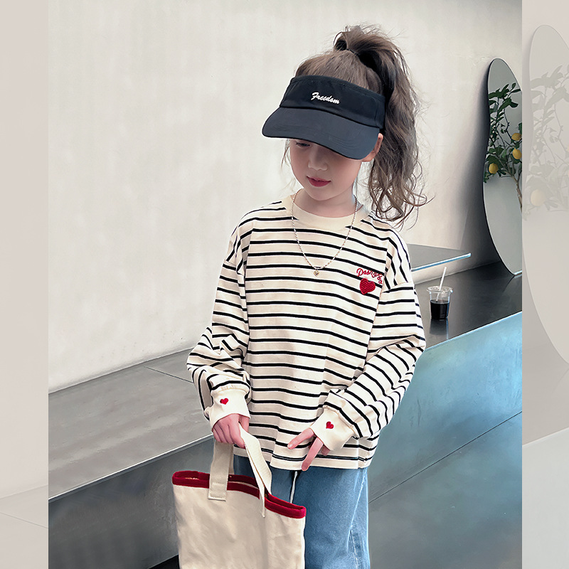 Girls' striped off-the-shoulder base shirt, children's stylish long-sleeved T-shirt, big kids' Korean-style top, new Spring 2025 collection