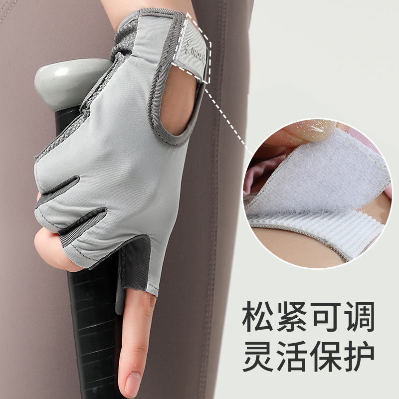 Leichi sports gloves Cycling half-finger thickened palm pads, wear-resistant and anti-slip silicone high-elasticity shock-absorbing gradient fitness gloves Application Scenario