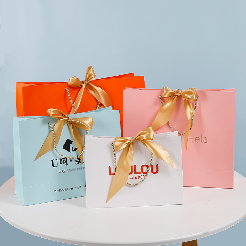 Hand-held gift paper bag, simple and fashionable packaging, gift box for giving as a present details Picture
