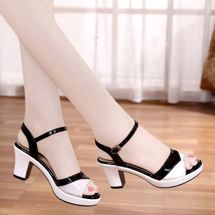 拖鞋/洞洞鞋/拖鞋女夏季居家/拖鞋男夏季居家/拖鞋男女夏季时尚产品图