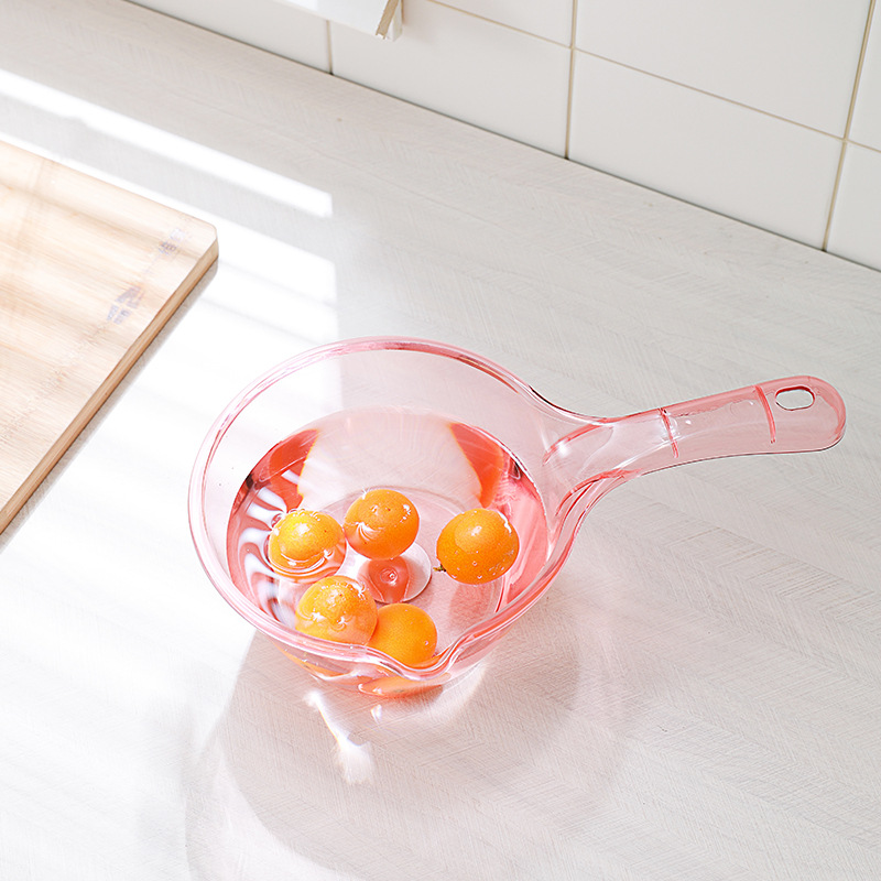 Household PET water ladle, household kitchen thickened plastic water spoon, bath water spoon, hanging transparent thickened water spoon Specification image