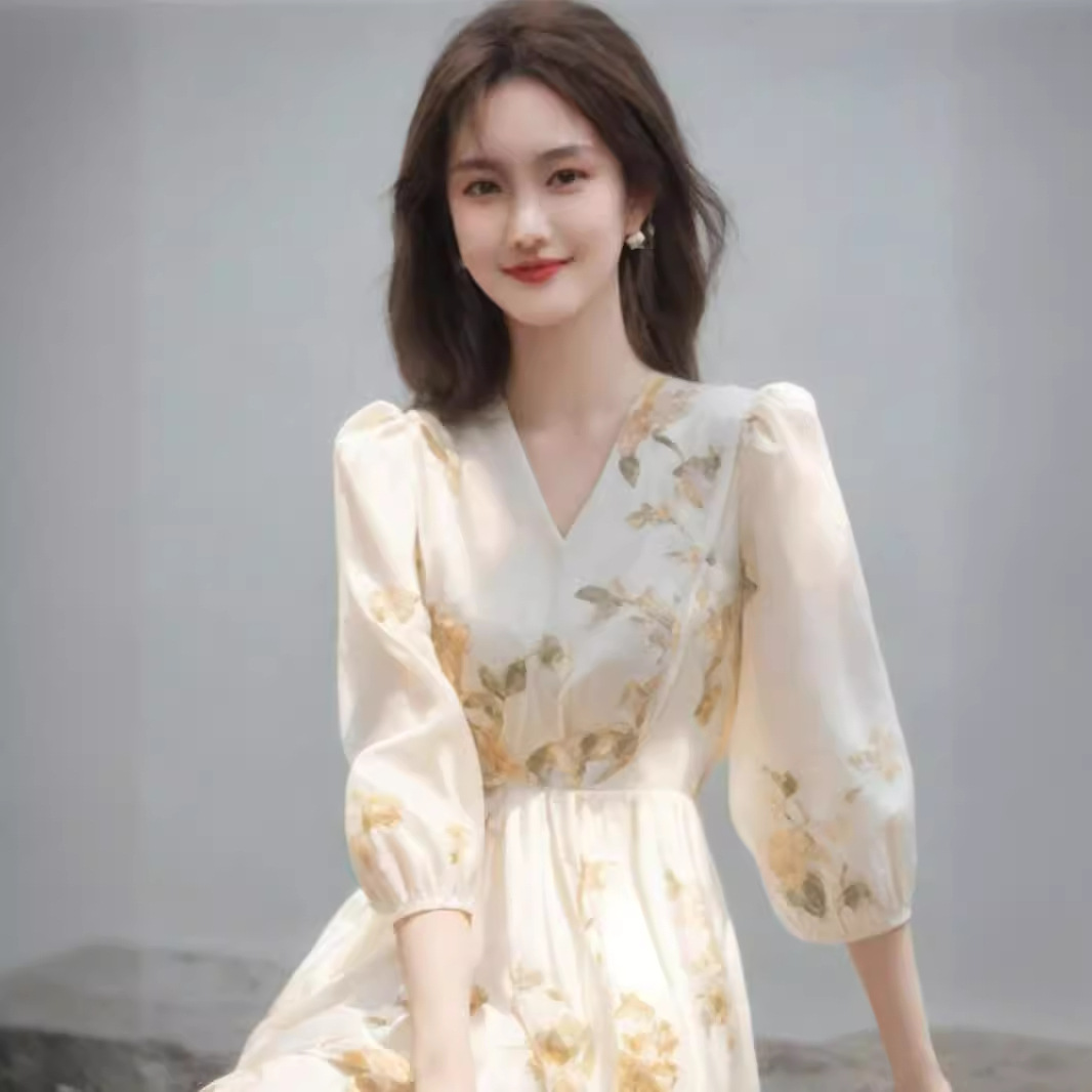 New Chinese-style high-end exquisite French style seaside vacation snowflake woven floral dress for women's summer mid-length dress Specification image