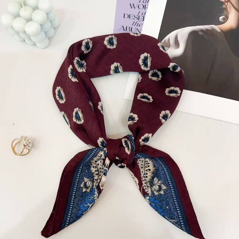 68cm herb-patterned geometric square scarf, silk scarf tied around the neck, high-end and versatile, small 2025 autumn and winter scarf, light luxury style Application Scenario