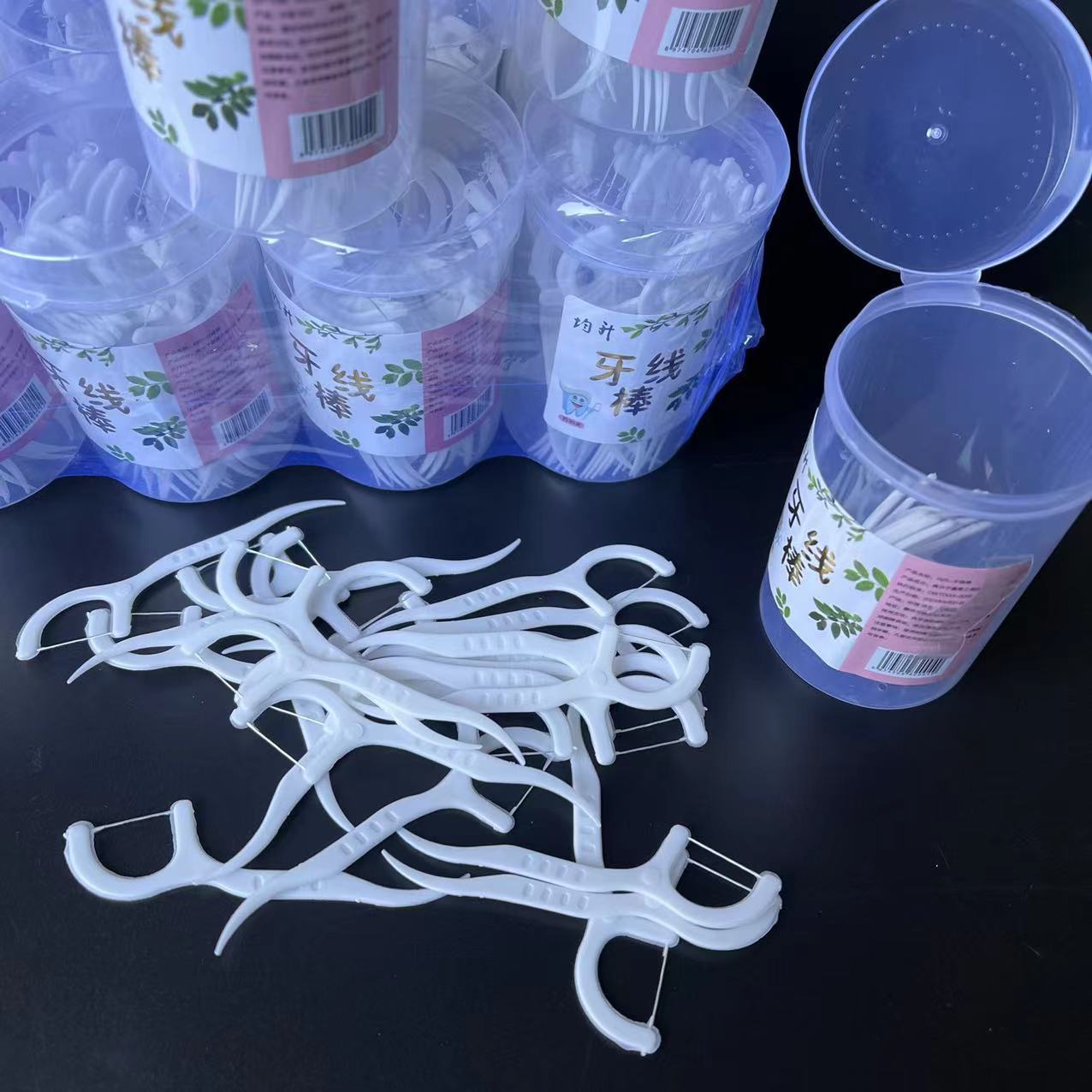 【1-11 Zones 】 Junsheng round box dental floss picks 12 per set 720 per piece. Round box dental floss 30 pieces. Dental floss, picking floss, toothpicks 1 yuan. Wholesale products from street stalls Application Scenario