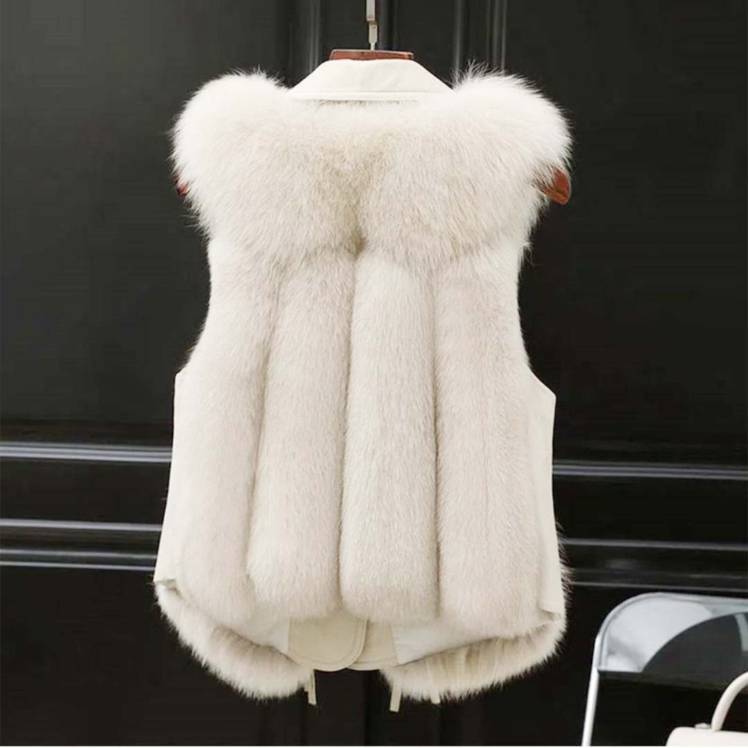 The new 2023 autumn/winter collection of the "Waistcoat Women's Style" features a fox-like fur vest that has become a popular choice for petite women with short lapel fur Item Picture