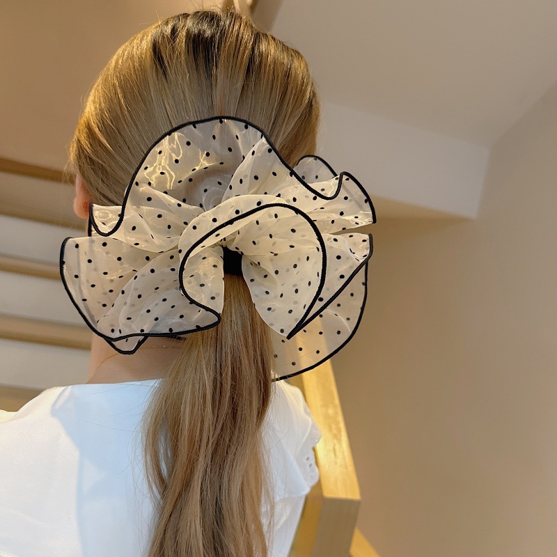The new hair accessory from Dongdaemun, South Korea, features a stylish polka dot hair band with a high-end feel. It also offers a low ponytail and a hair tie for women details Picture