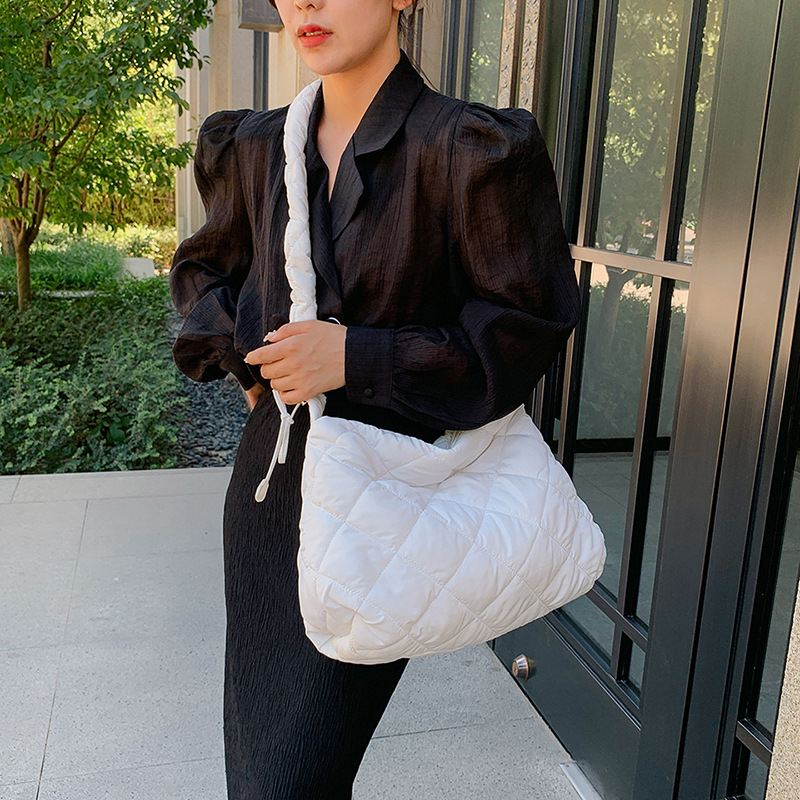 Small Fresh Foreign Air Leisure Bag 2023 Summer New Single Shoulder Underarm Bag Fold Solid Color Female Bag Korean Version Satchel Tide details Picture