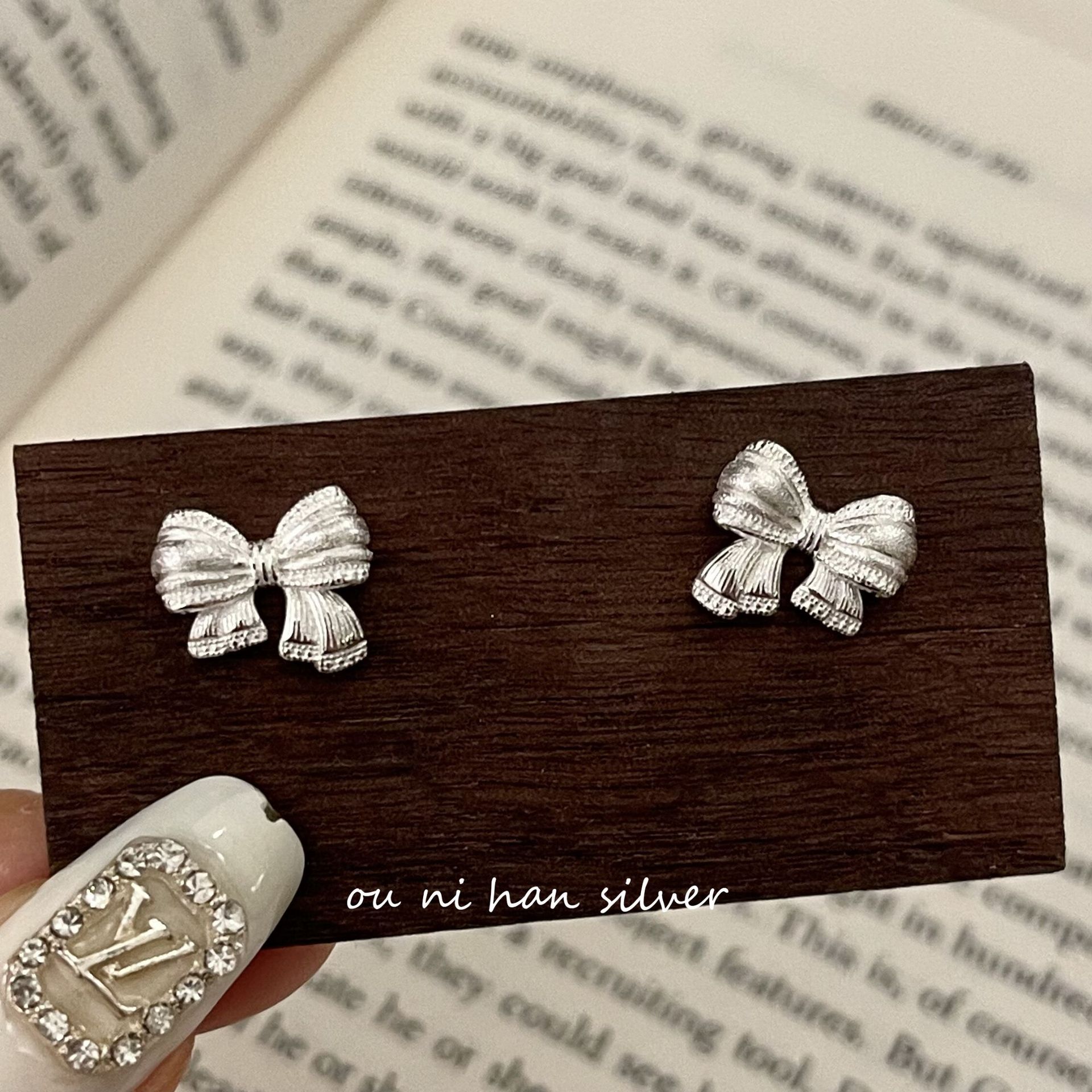 Oni 925 sterling silver asymmetrical bow matte stud earrings for women, simple and sweet, girlish and elegant, versatile earrings