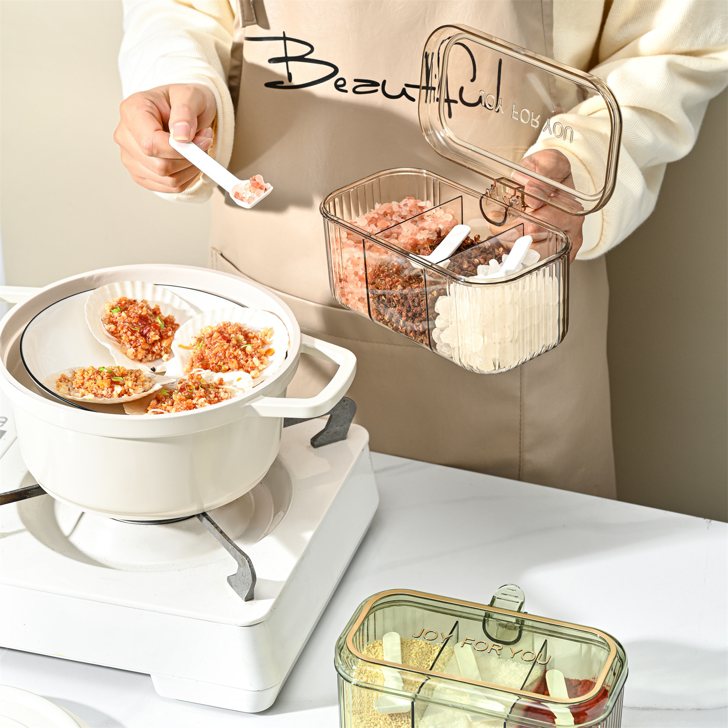 The household fresh and clean, compartments of salt, monosodium glutamate, chicken essence, seasonings and condiments box is a three-style kitchen flavor box with a lid to prevent flavor mixing Specification drawing