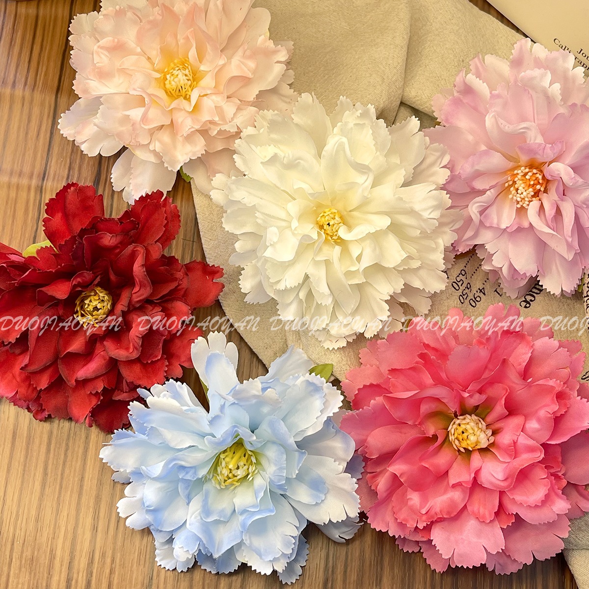 Early spring new style hibiscus and peony flower hair clips, realistic and high-end atmosphere, photo hair accessories, vacation travel hair accessories, hair clips Application Scenario