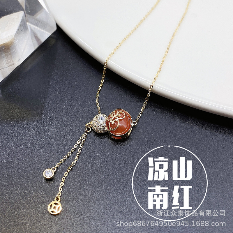 South Red series Sichuan Daliangshan south red necklace clavicle chain inlaid with zirconium retro atmosphere high-grade sense pendant collar details Picture