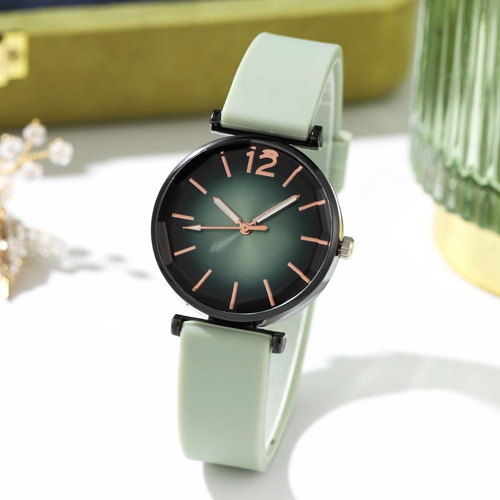 Cross-border new women's silicone watch bestseller, Small green simple and casual Douyin jelly watch in stock, wholesale from the manufacturer Application Scenario