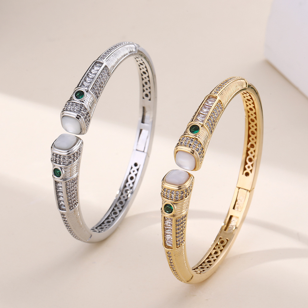 Retro pattern zircon open bracelet, white mother-of-pearl inlaid high-end jewelry, hot-selling bracelet wholesale in Dubai, Middle East