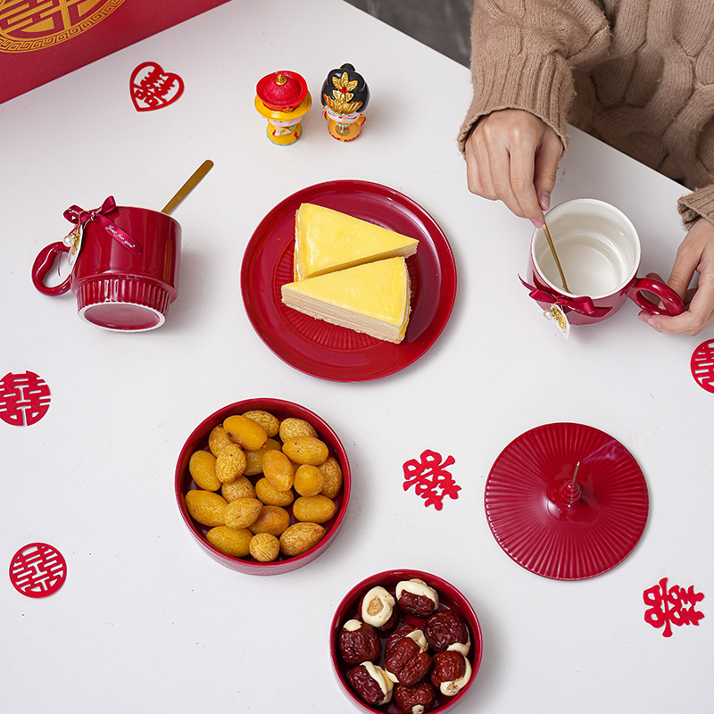 The Forbidden City cultural and creative fruit plate set is a wedding gift for the newlyweds, a wedding engagement gift, and a practical souvenir for best friends Application Scenario
