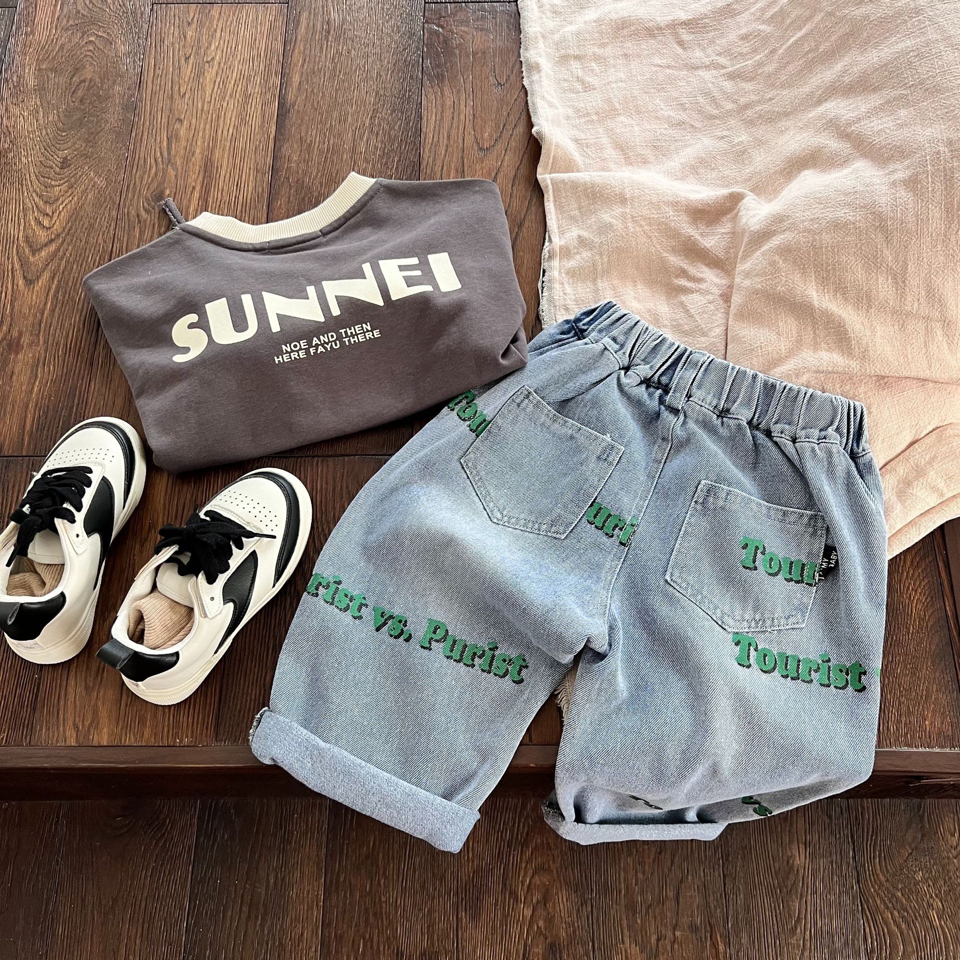 Children's long pants 2022, the new autumn collection of boys' and girls' letter-printed jeans, baby loose long pants trend Specification image