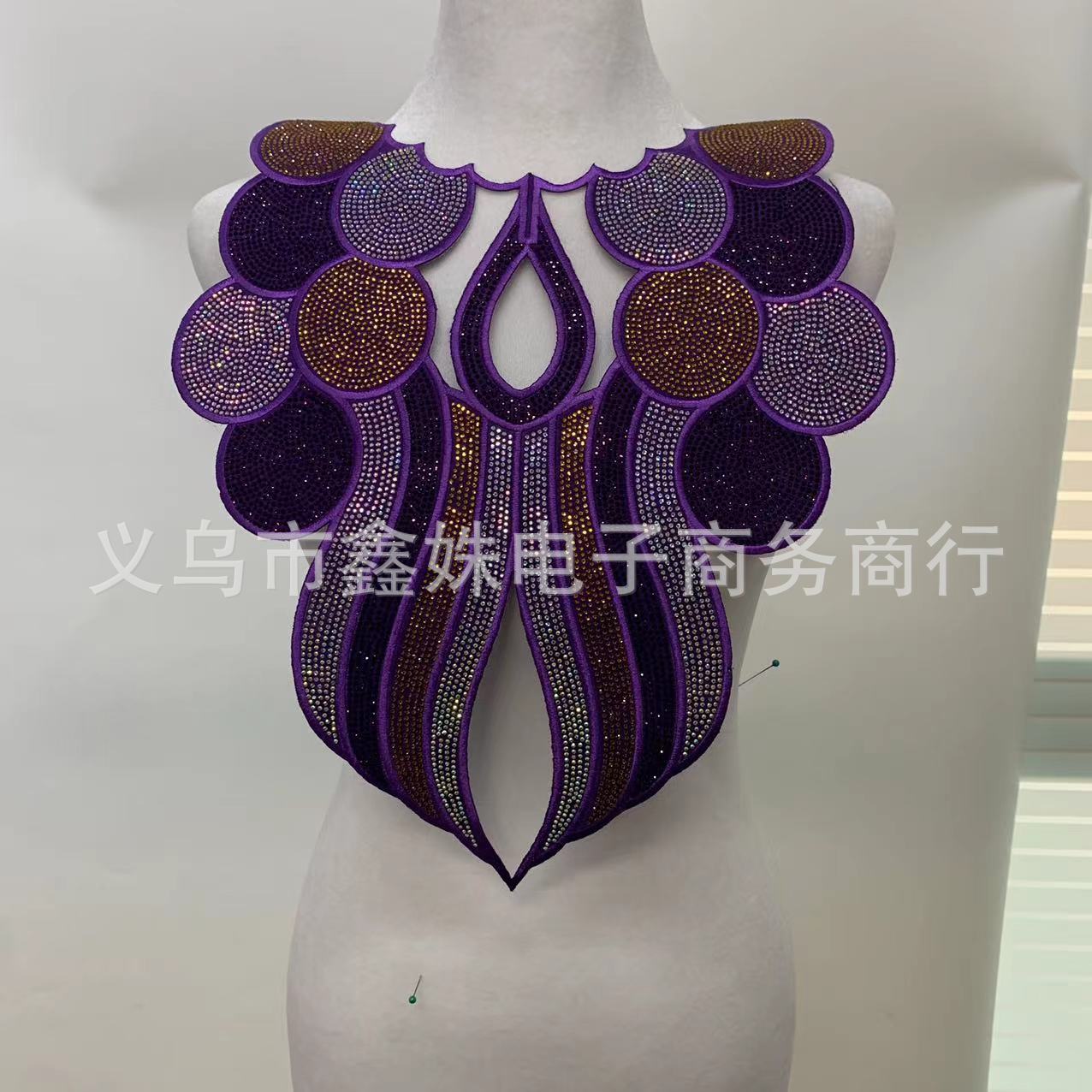 New DIY options include full diamond boutonniere accessories, ethnic-style clothing collar accessories, and dance costume accessories