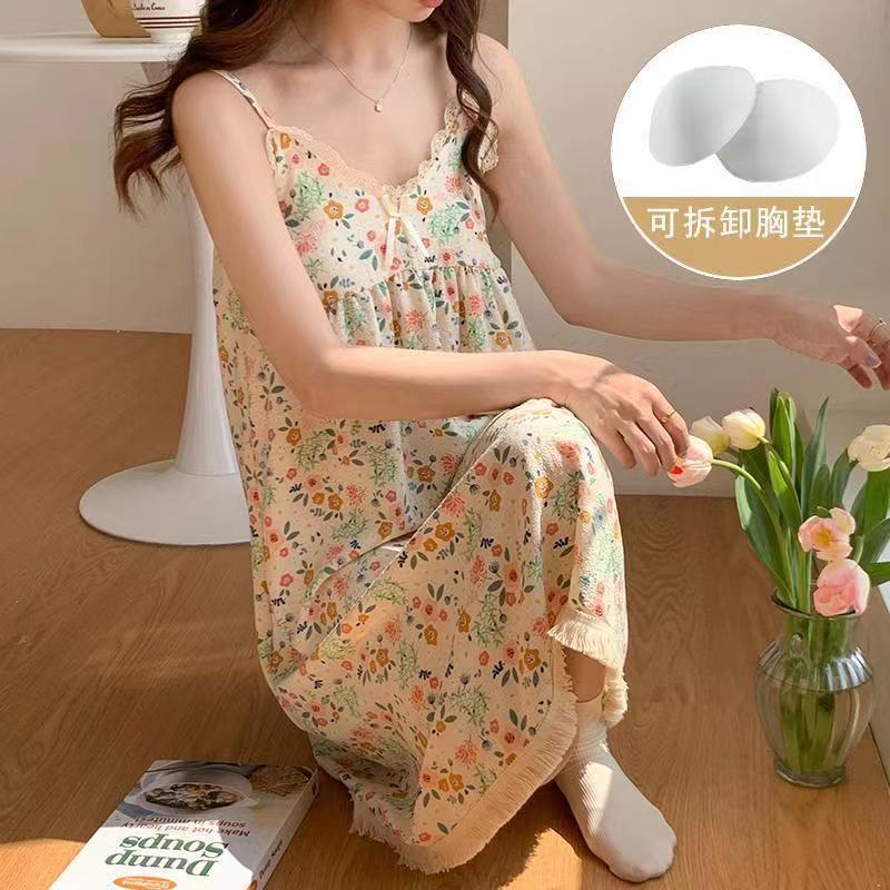 The summer bestseller of the strappy nightgown for women is the detachable bubble foam pajama with a chest pad. It is a loose, sweet and cute home wear for women Application Scenario
